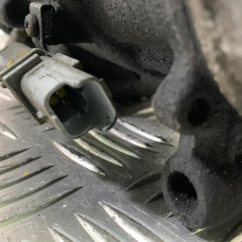 Compresseur clim NISSAN NOTE 1 Photo n°4