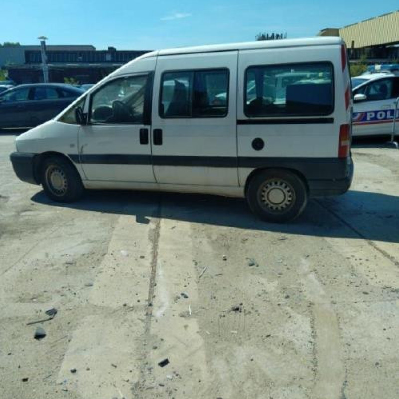 Serrure avant droit CITROEN JUMPY 1 Photo n°8