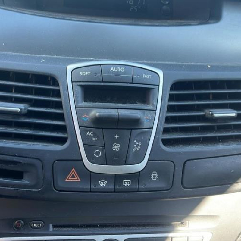 Pretensionneur de ceinture avant droit RENAULT LAGUNA 3 Photo n°10