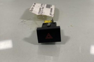 Bouton de warning VOLKSWAGEN POLO 5 Photo n°1