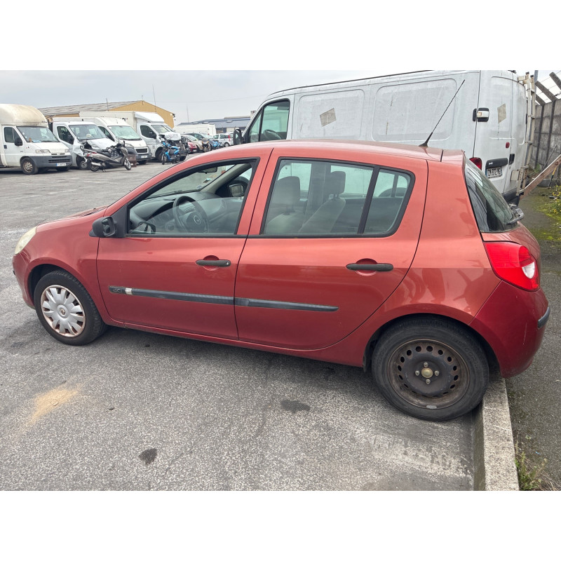RENAULT CLIO 3 PHASE 1 1.5 DCI - 8V TURBO Photo n°3