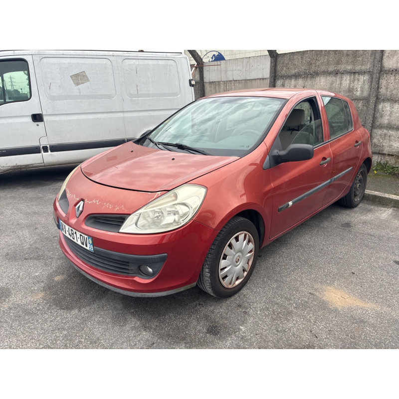 RENAULT CLIO 3 PHASE 1 1.5 DCI - 8V TURBO Photo n°6