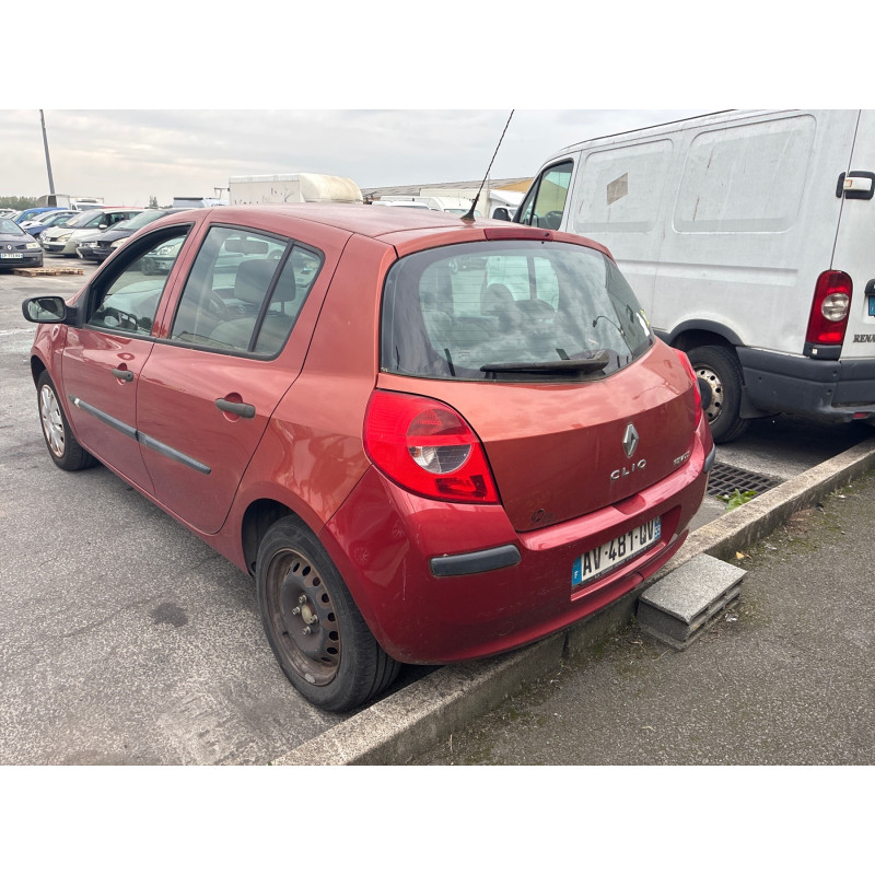 RENAULT CLIO 3 PHASE 1 1.5 DCI - 8V TURBO Photo n°8