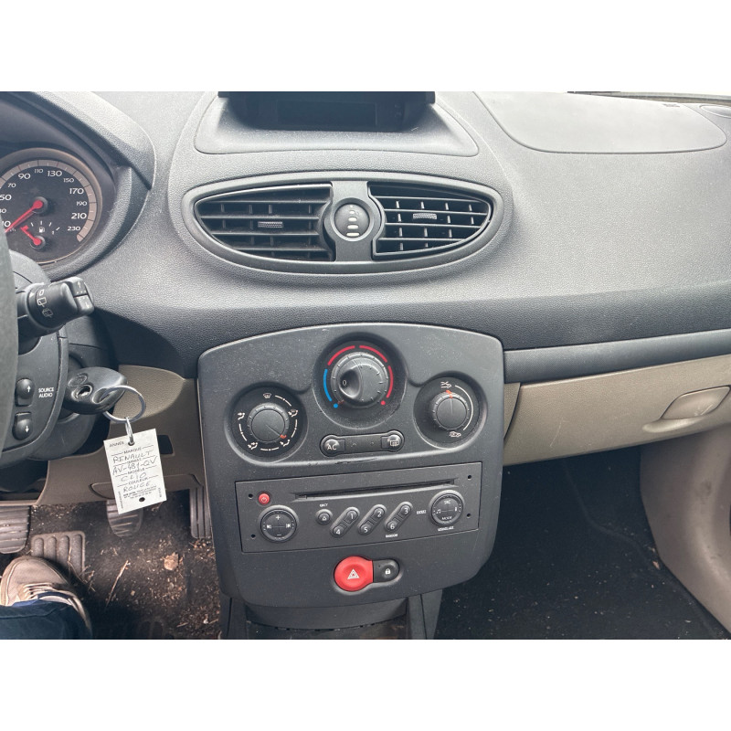 RENAULT CLIO 3 PHASE 1 1.5 DCI - 8V TURBO Photo n°9