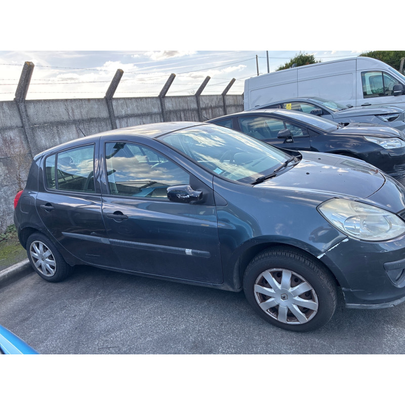 RENAULT CLIO 3 PHASE 1 1.5 DCI - 8V TURBO Photo n°1