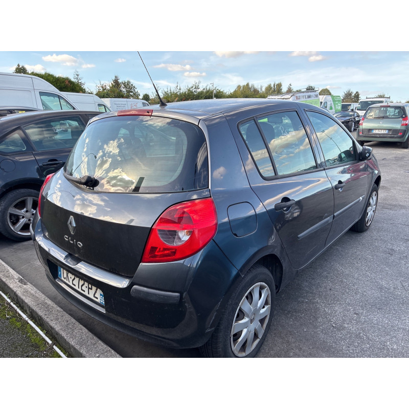 RENAULT CLIO 3 PHASE 1 1.5 DCI - 8V TURBO Photo n°4