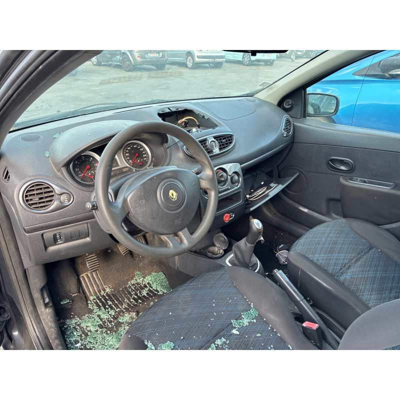 RENAULT CLIO 3 PHASE 1 1.5 DCI - 8V TURBO Photo n°9