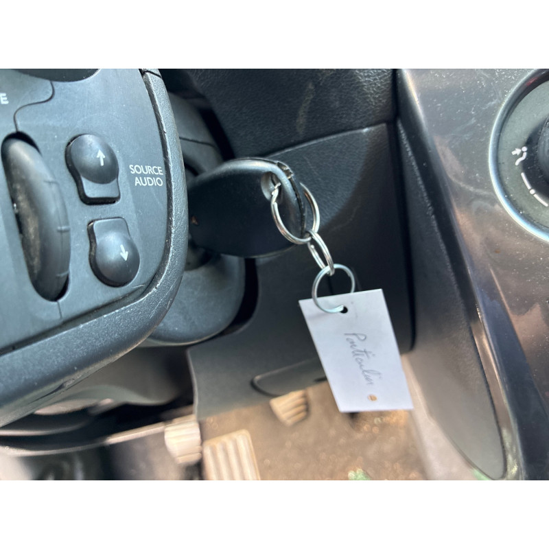 RENAULT CLIO 3 PHASE 1 1.5 DCI - 8V TURBO Photo n°11