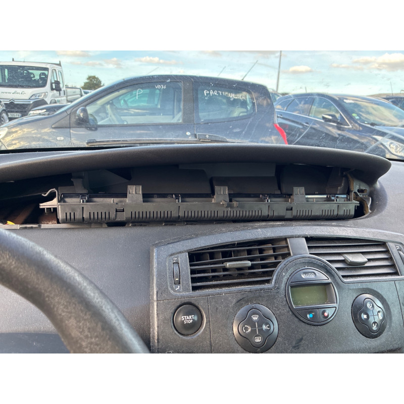 RENAULT SCENIC 2 PHASE 1 1.6i - 16V Photo n°4