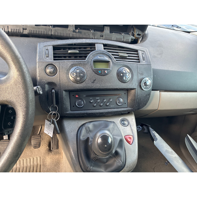 RENAULT SCENIC 2 PHASE 1 1.6i - 16V Photo n°10