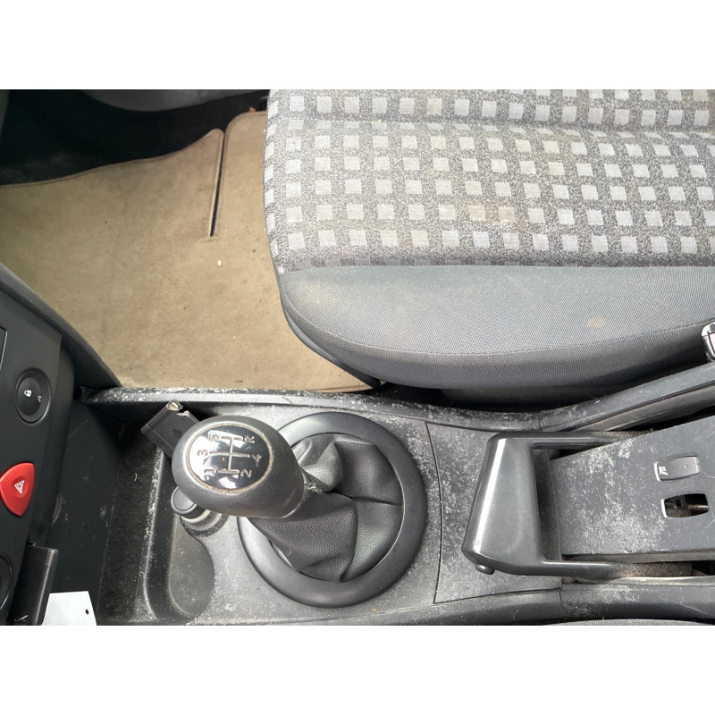 RENAULT MEGANE 2 PHASE 2 1.5 DCI - 8V TURBO Photo n°17