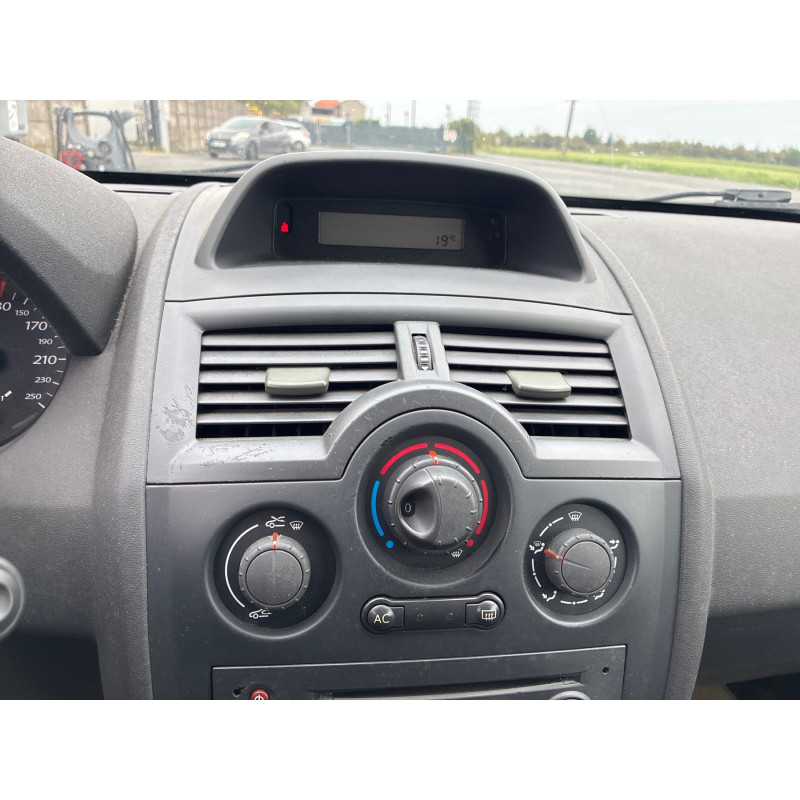 RENAULT MEGANE 2 PHASE 2 1.5 DCI - 8V TURBO Photo n°20