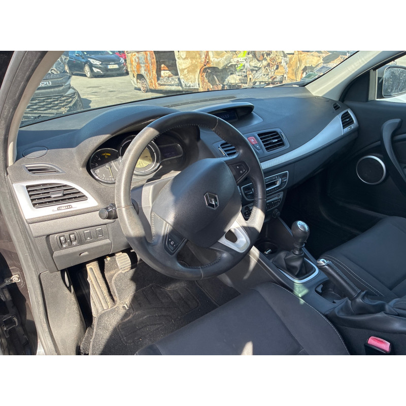 RENAULT MEGANE 3 PHASE 1 COUPE 1.5 DCI - 8V TURBO Photo n°9