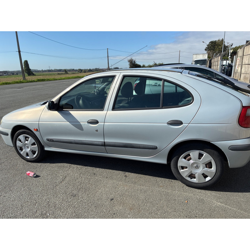 RENAULT MEGANE 1 PHASE 2 1.9 DCI - 8V TURBO Photo n°8