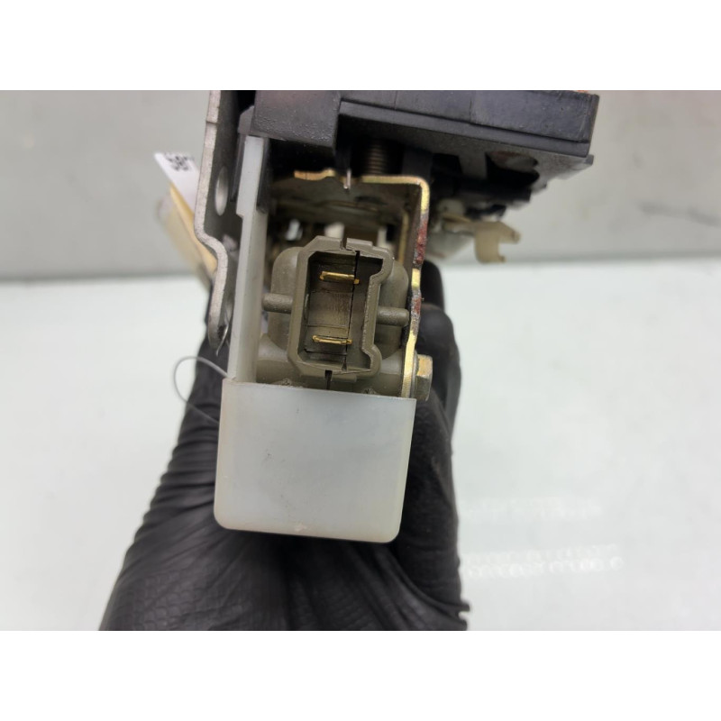 Serrure arriere droit RENAULT CLIO 2 CAMPUS Photo n°4