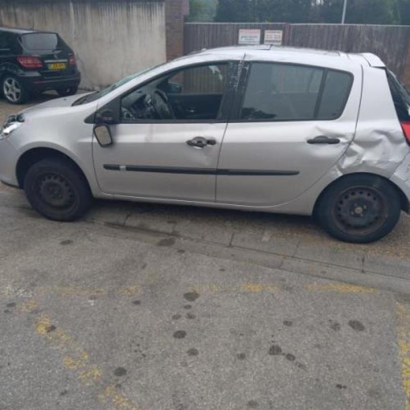Boite a gants RENAULT CLIO 3 Photo n°6