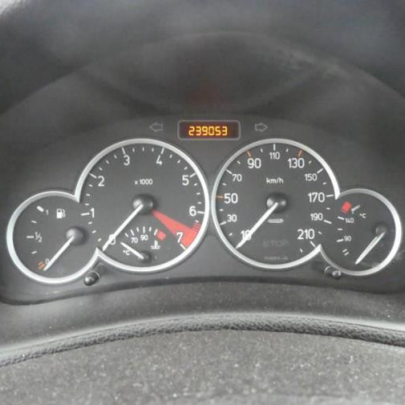 Pretensionneur de ceinture avant droit PEUGEOT 206 Photo n°10