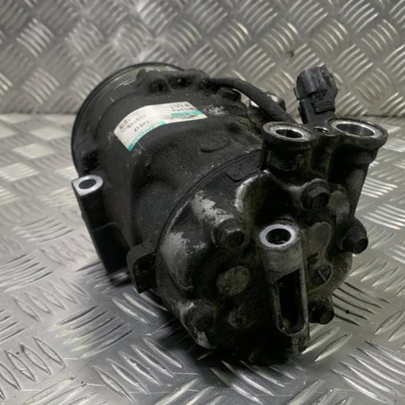 Compresseur clim FIAT GRANDE PUNTO Photo n°2
