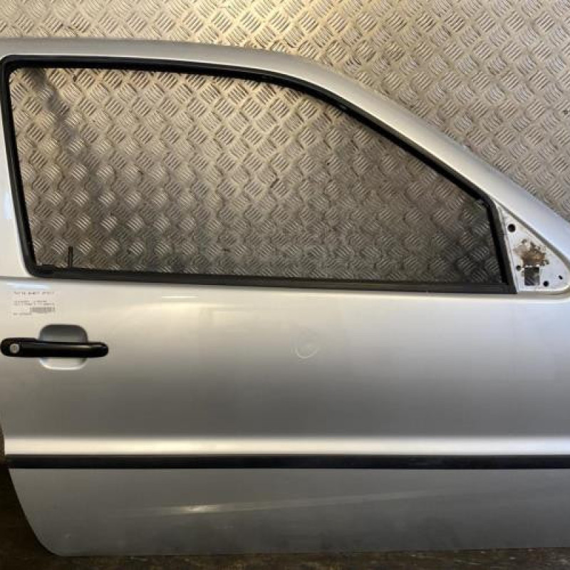 Porte avant droit VOLKSWAGEN POLO 3 Photo n°1