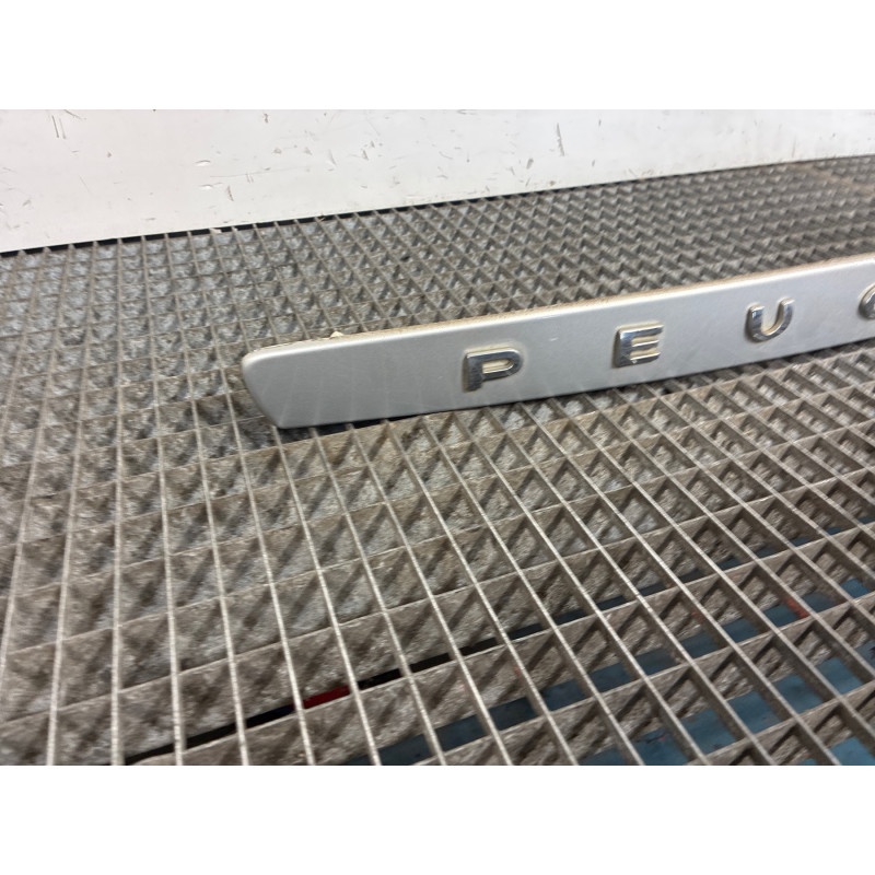 Bouton de coffre PEUGEOT 308 1 SW Photo n°1