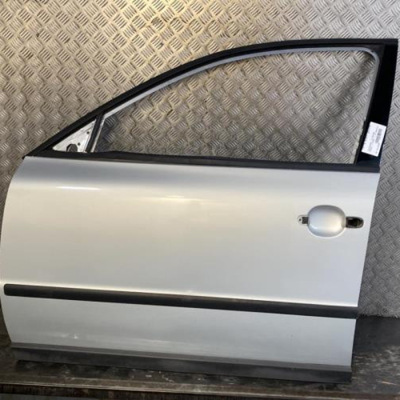 Porte avant gauche VOLKSWAGEN PASSAT 4 Photo n°1
