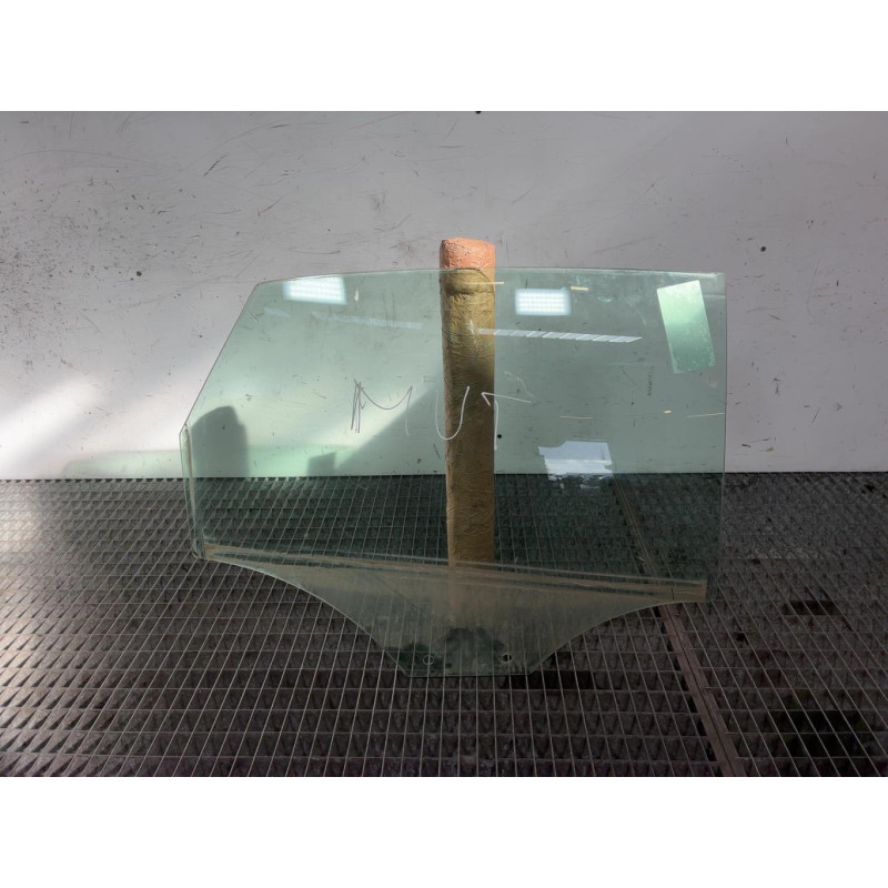 Vitre arriere droit AUDI A1 1 Photo n°1