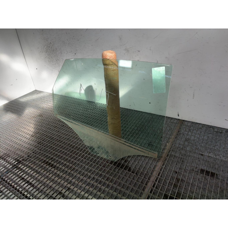 Vitre arriere droit AUDI A1 1 Photo n°3