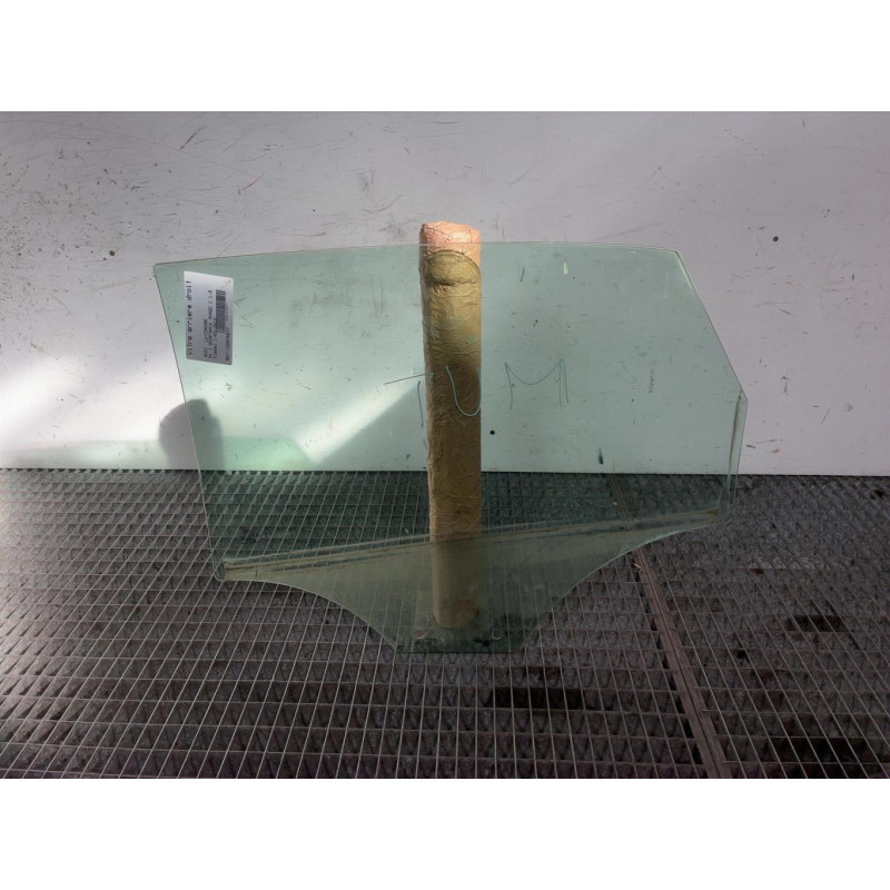 Vitre arriere droit AUDI A1 1 Photo n°4