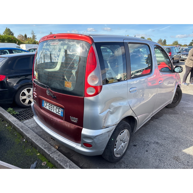 Feu arriere principal gauche (feux) TOYOTA YARIS VERSO Photo n°11