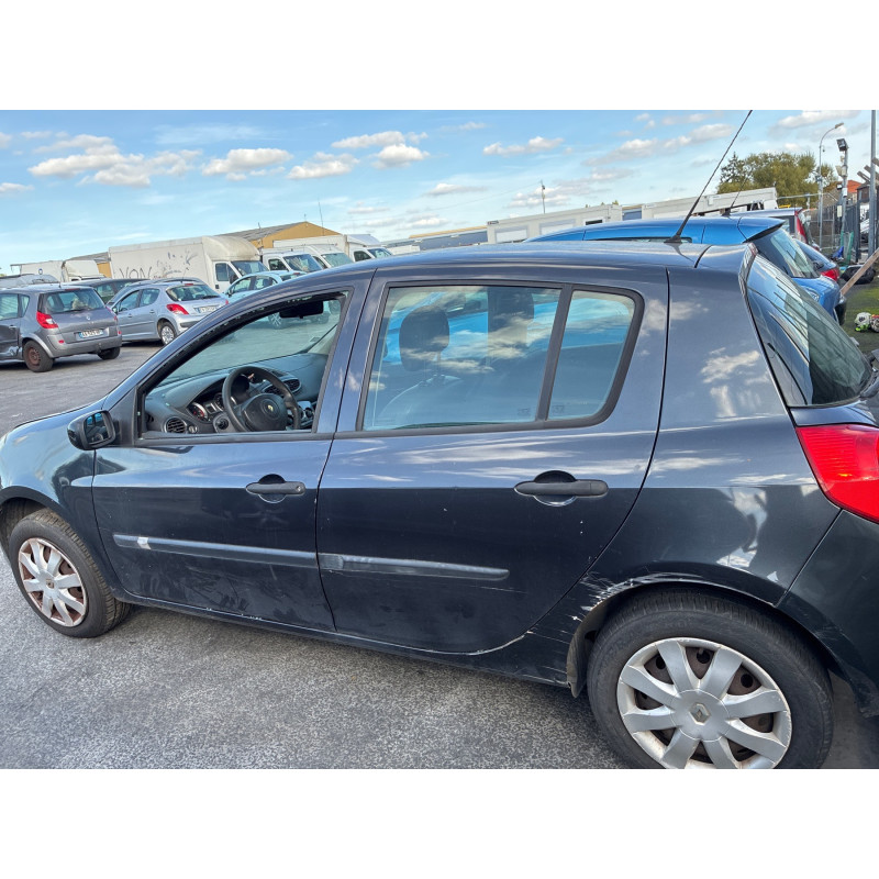 RENAULT CLIO 3 PHASE 1 1.5 DCI - 8V TURBO Photo n°5