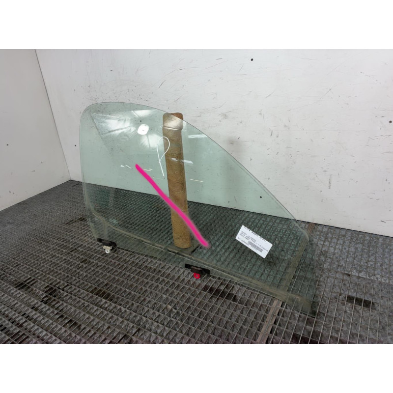 Vitre avant droit TOYOTA YARIS VERSO Photo n°2