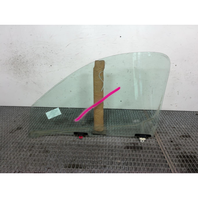 Vitre avant droit TOYOTA YARIS VERSO Photo n°4