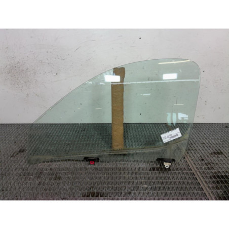 Vitre avant gauche TOYOTA YARIS VERSO Photo n°1