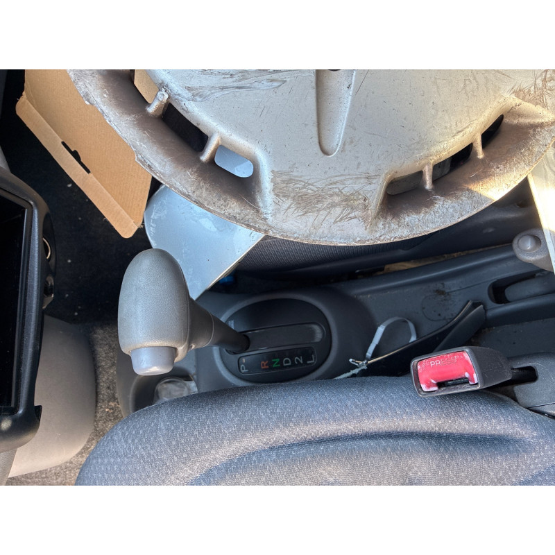 Attache ceinture arriere centrale TOYOTA YARIS VERSO Photo n°16