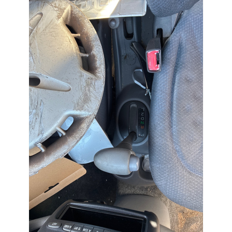 Attache ceinture avant droit TOYOTA YARIS VERSO Photo n°13