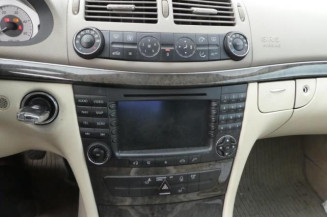 Pare boue avant gauche MERCEDES CLASSE E 211