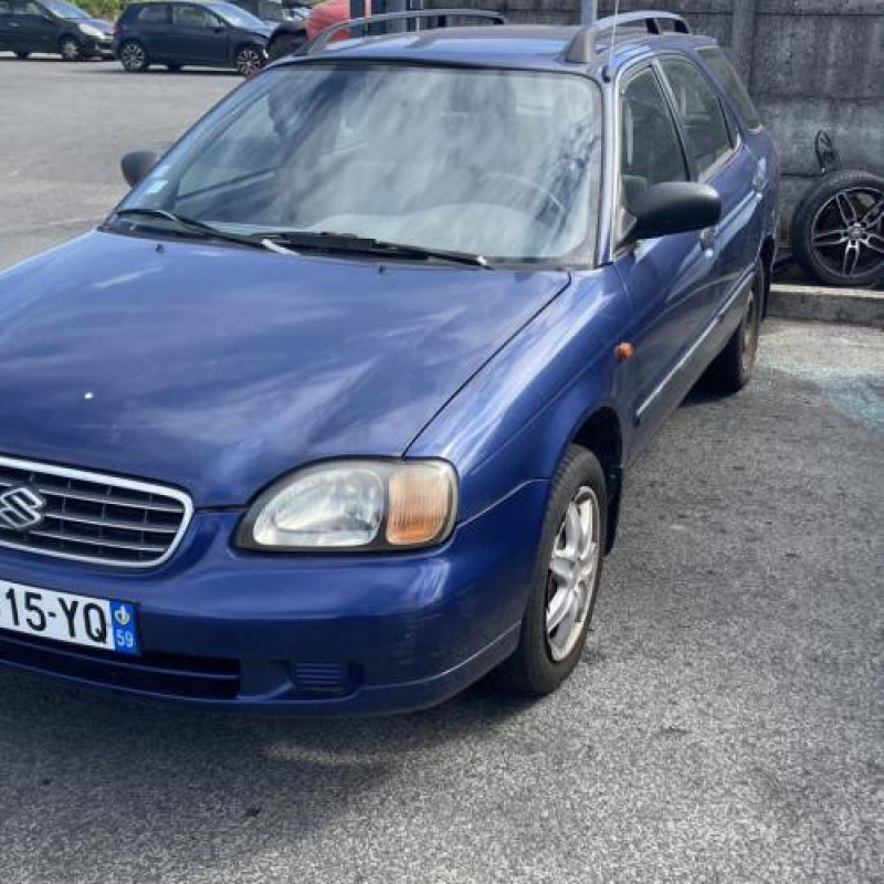 Feu arriere secondaire gauche (feux) SUZUKI BALENO 1 Photo n°4