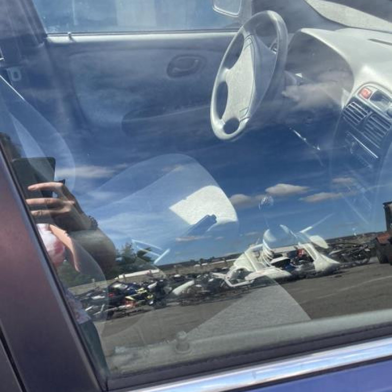 Feu arriere secondaire gauche (feux) SUZUKI BALENO 1 Photo n°8