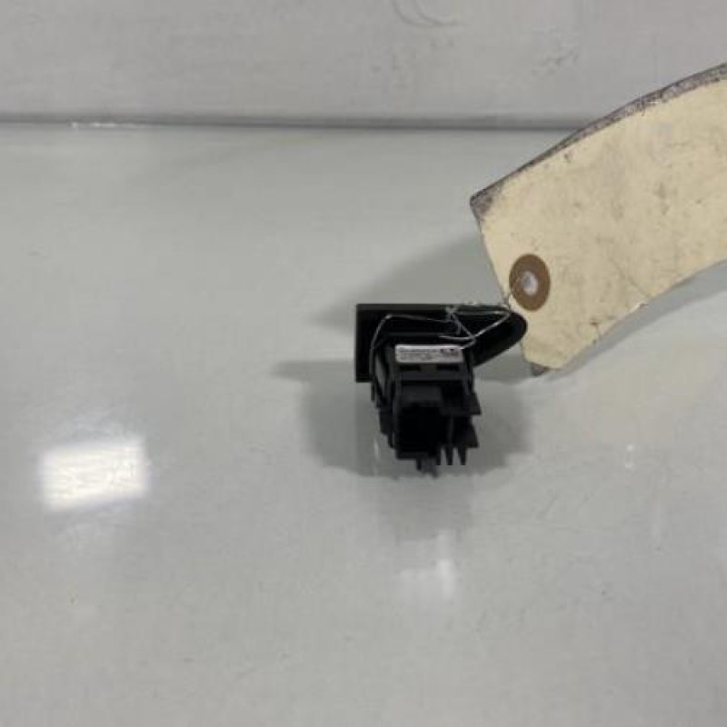 Bouton de warning RENAULT CLIO 4 Photo n°3