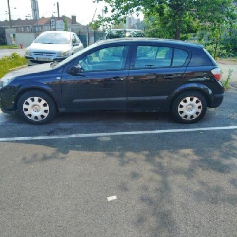 Compresseur clim OPEL ASTRA H Photo n°9