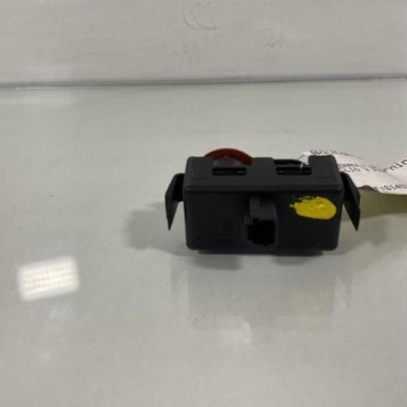 Bouton de warning RENAULT CLIO 3 Photo n°3