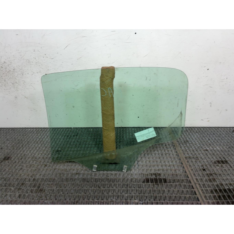 Vitre arriere droit PEUGEOT 207 Photo n°4