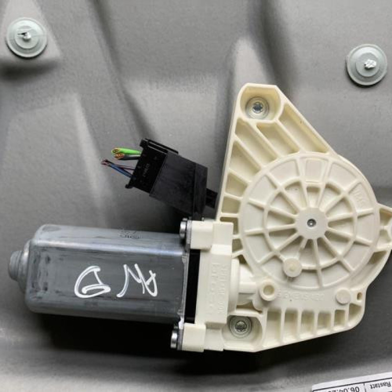 Leve vitre electrique avant droit MERCEDES CLASSE B 245 Photo n°2