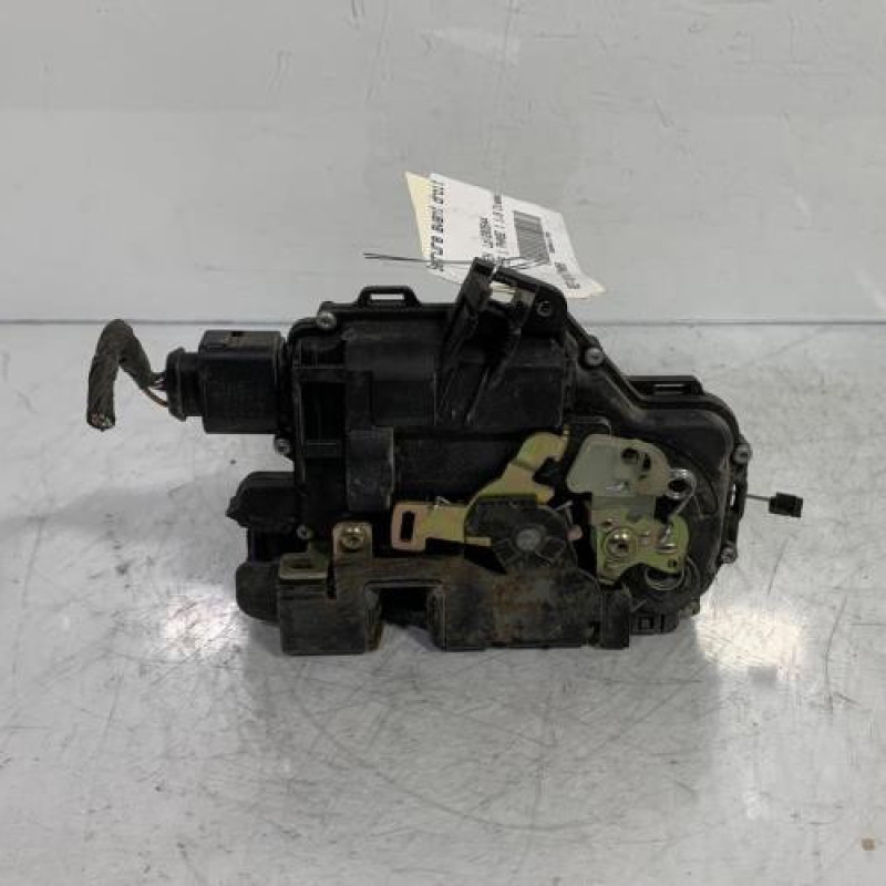 Serrure avant droit VOLKSWAGEN NEW BEETLE 1 Photo n°3