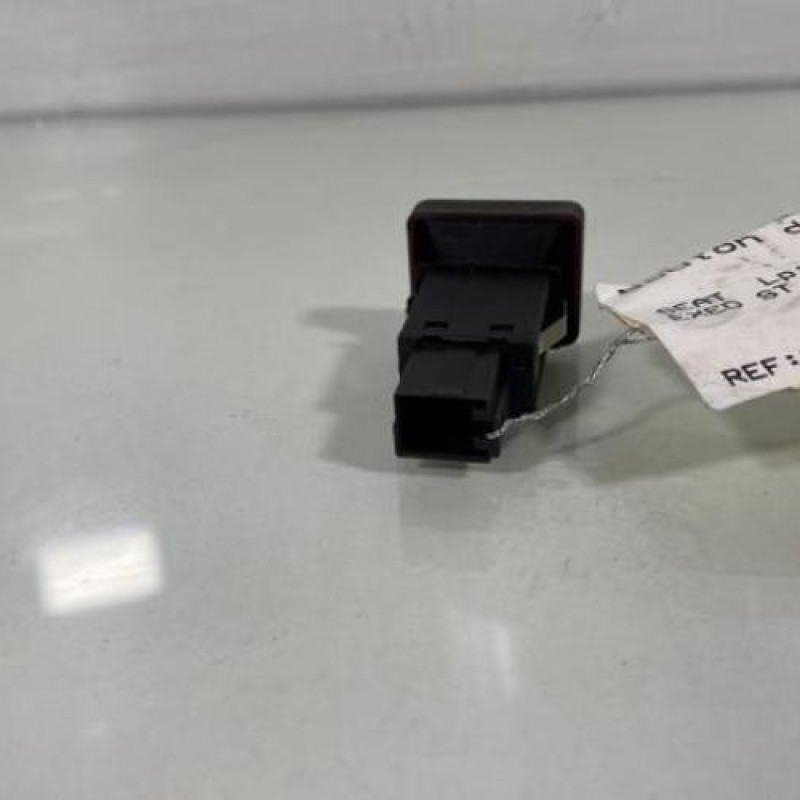 Bouton de warning SEAT EXEO Photo n°3