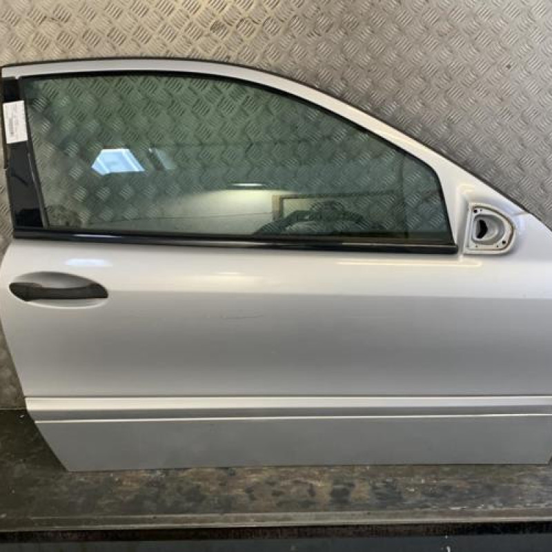 Porte avant droit MERCEDES CLASSE C 203 COUPE SPORT Photo n°1