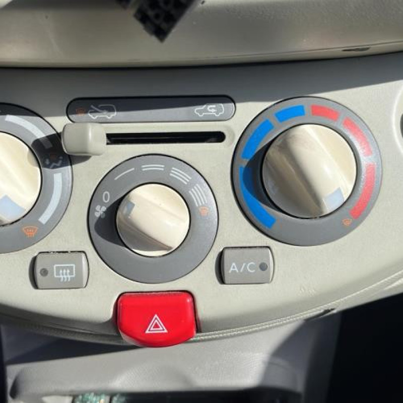 Leve vitre electrique avant droit NISSAN MICRA 3 Photo n°10
