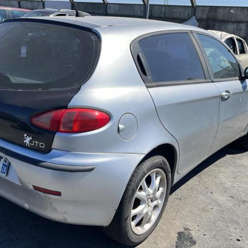 Feu arriere secondaire gauche (feux) ALFA ROMEO 147 Photo n°8