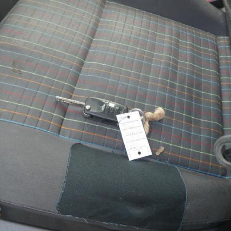 Pretensionneur de ceinture avant droit VOLKSWAGEN POLO 4 Photo n°13