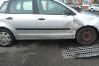 Pretensionneur de ceinture avant gauche VOLKSWAGEN POLO 4
